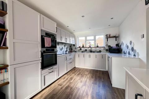 4 bedroom detached house for sale, Windsor Close, Towcester