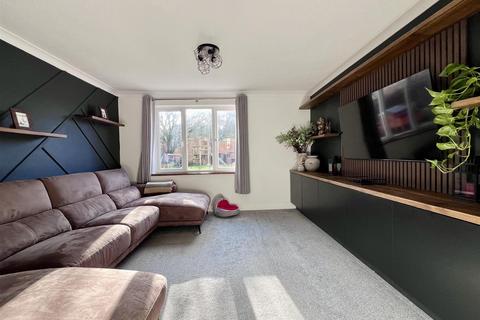 4 bedroom detached house for sale, Windsor Close, Towcester
