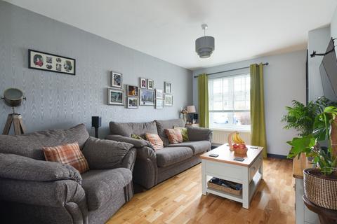 2 bedroom end of terrace house for sale, Gordon Close, Ashford