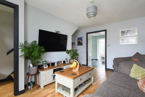 2 bedroom end of terrace house for sale, Gordon Close, Ashford