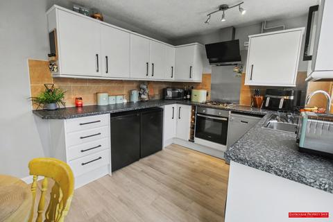 2 bedroom semi-detached house for sale, Quinnell Drive, Hailsham BN27