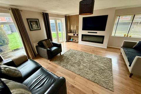 3 bedroom end of terrace house for sale, Greenside, Cheswick Green, Solihull