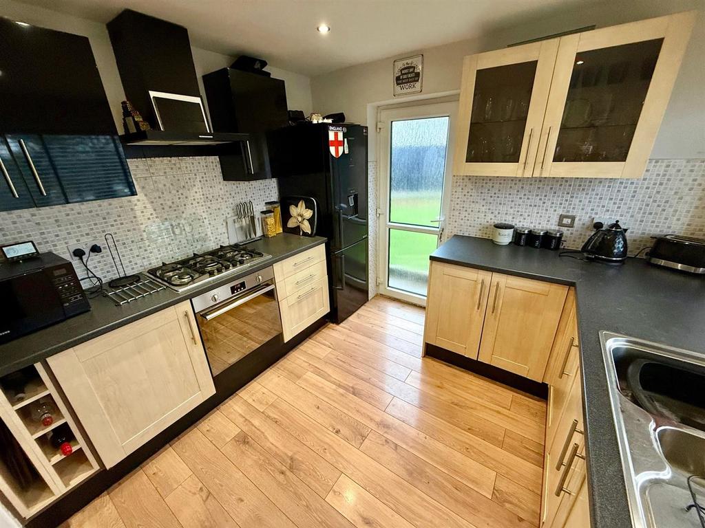 G1 Kitchen2.jpg