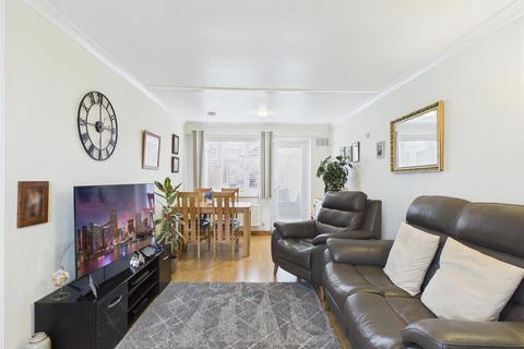3 bedroom terraced house for sale, Cotswold Green, Aylesbury HP20
