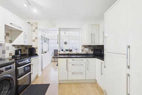3 bedroom terraced house for sale, Cotswold Green, Aylesbury HP20