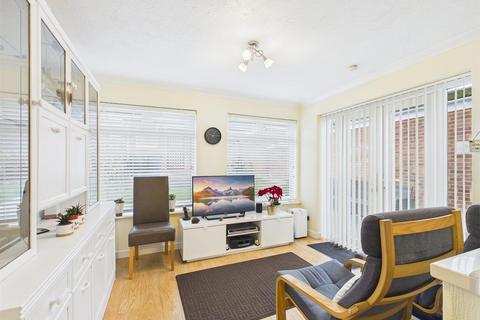 3 bedroom terraced house for sale, Cotswold Green, Aylesbury HP20