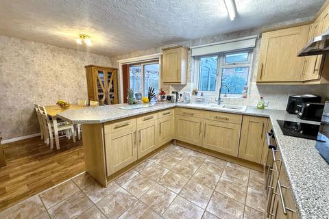 4 bedroom detached house for sale, Scalby Grove, Redcar, North Yorkshire, TS10 2PT
