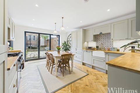 3 bedroom terraced house for sale, Victoria Street, Aylesbury HP20