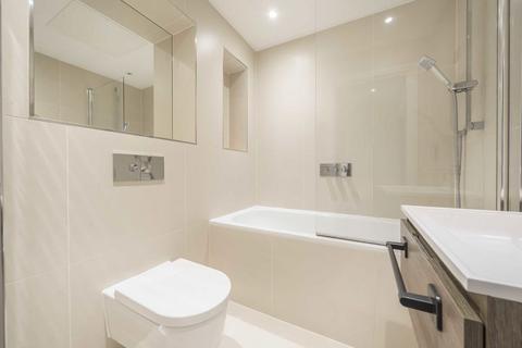 1 bedroom flat for sale, Kew Bridge Road, Brentford TW8