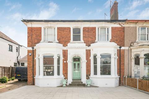 2 bedroom flat for sale, Nether Street, London, N12