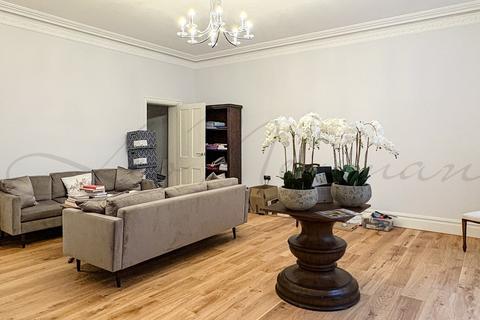4 bedroom flat to rent, Carlisle Mansions, Carlisle Place, London, SW1P