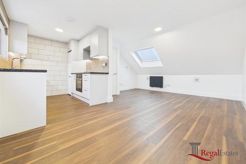 2 bedroom flat to rent, Lewgars Avenue, London, NW9 8AS