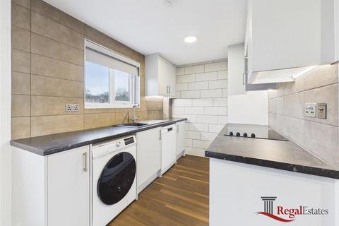 2 bedroom flat to rent, Lewgars Avenue, London, NW9 8AS