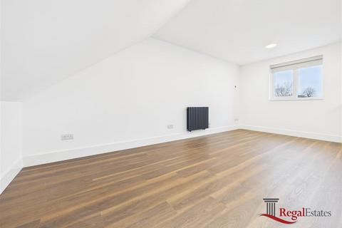 2 bedroom flat to rent, Lewgars Avenue, London, NW9 8AS