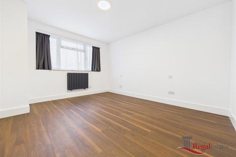 2 bedroom flat to rent, Lewgars Avenue, London, NW9 8AS