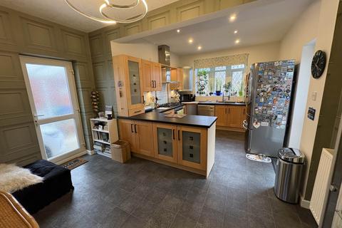 3 bedroom semi-detached house for sale, Derwent Drive, Chadderton