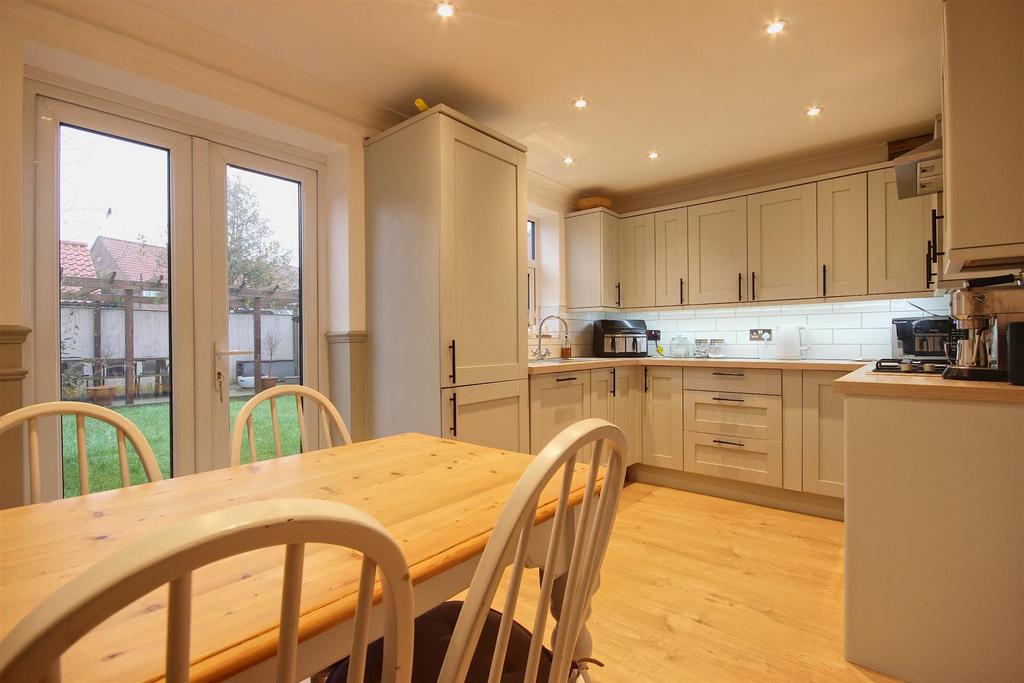 Dining kitchen