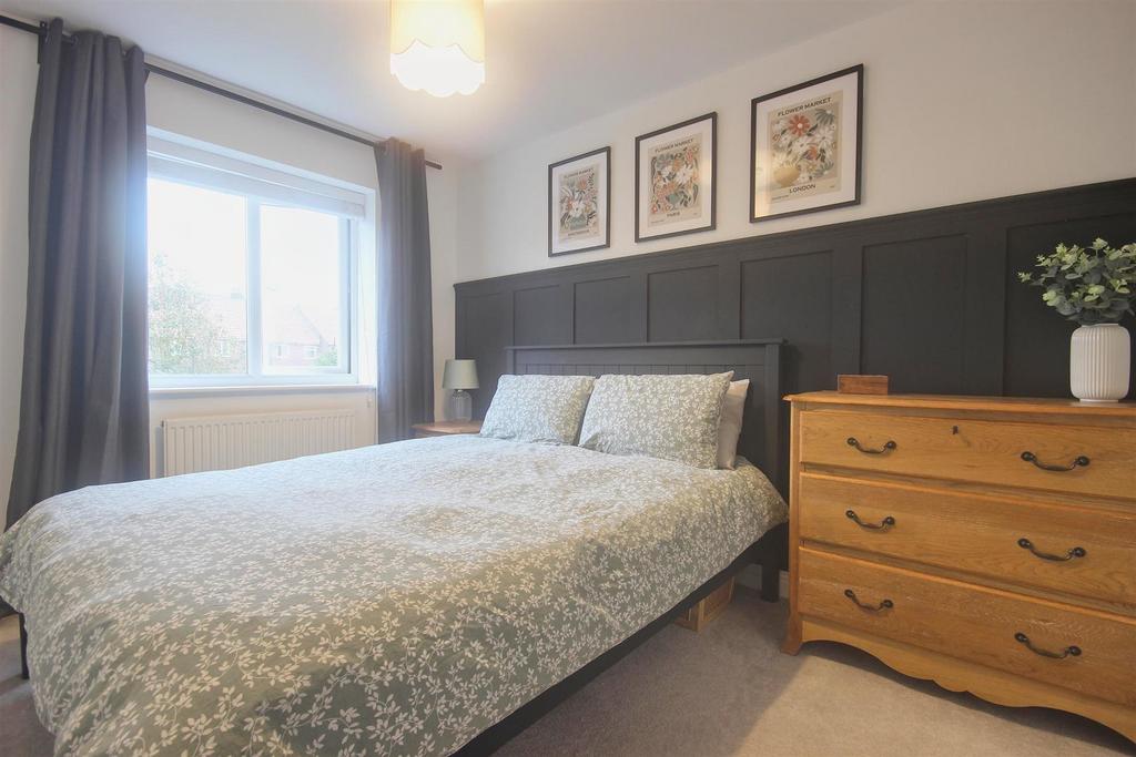 Bedroom 2 (rear)
