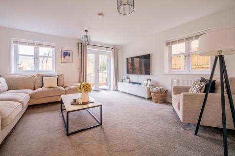 3 bedroom semi-detached house for sale, Augusta Drive, Hockley SS5