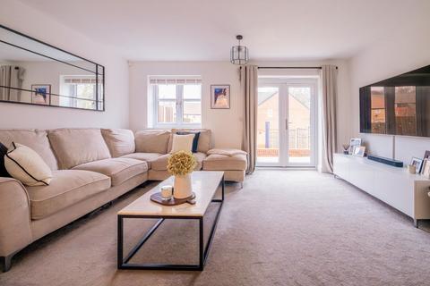 3 bedroom semi-detached house for sale, Augusta Drive, Hockley SS5