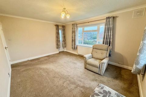 2 bedroom flat for sale, Weydale Avenue, Scarborough