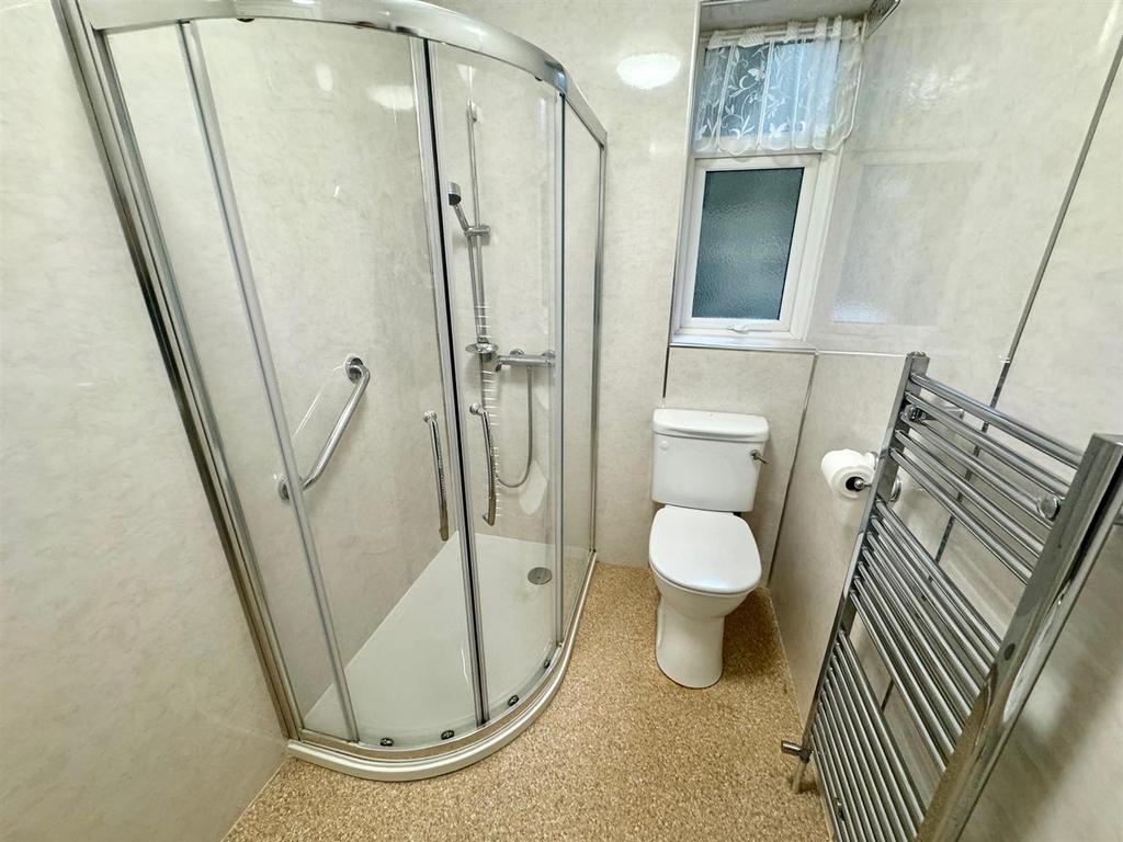 Bathroom 2.jpg