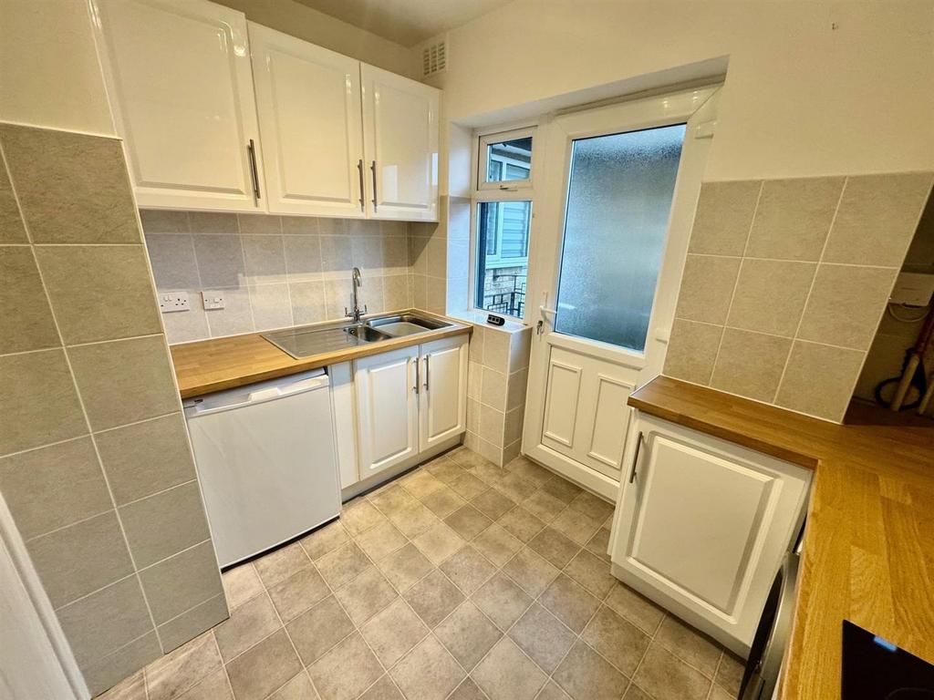 Kitchen 2.jpg