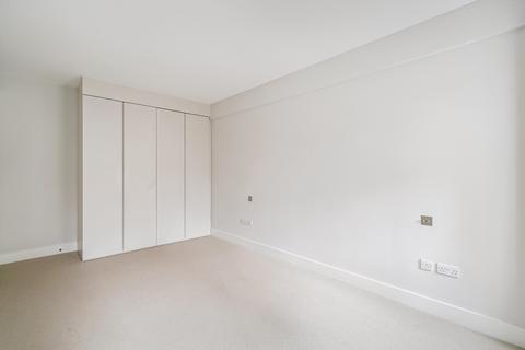 3 bedroom flat to rent, Sloane Street, London SW1X