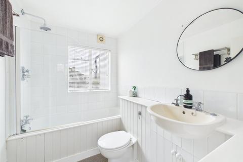 1 bedroom apartment to rent, Cambridge Park, East Twickenham