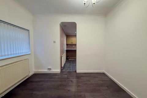 3 bedroom semi-detached house for sale, Leeds Road, Dewsbury