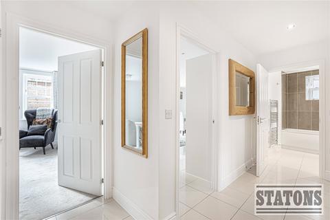 3 bedroom apartment for sale, Rosebery Place, Mill Hill, London, NW7