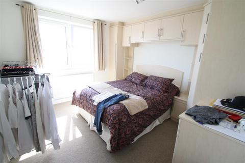 2 bedroom flat to rent, Eastern Esplanade, Southend-On-Sea