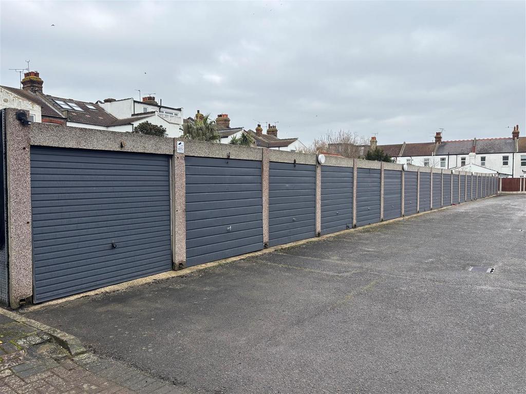 Garage.jpg