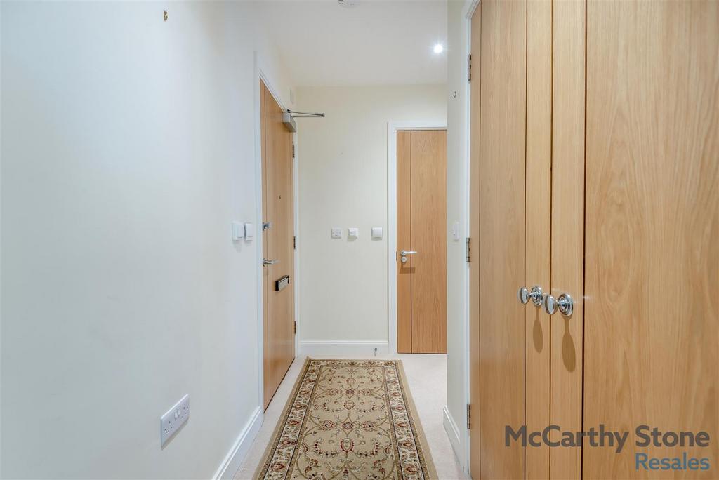 8678204-interior08.jpg