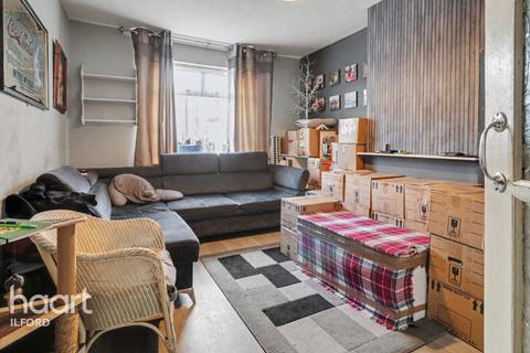 3 bedroom terraced house for sale, Valence Circus, DAGENHAM