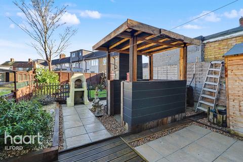 3 bedroom terraced house for sale, Valence Circus, DAGENHAM