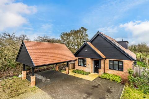 3 bedroom detached house for sale, Merlin Drive, Edenbridge, Kent, TN8