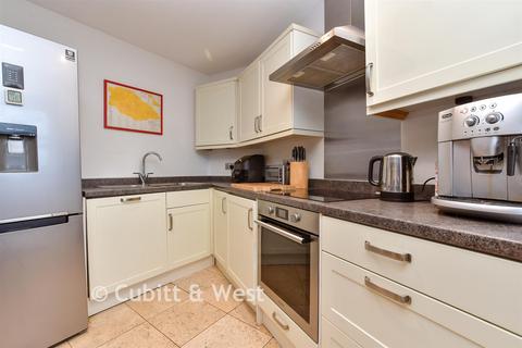 2 bedroom flat for sale, Elm Road, Leatherhead, Surrey