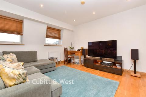 2 bedroom flat for sale, Elm Road, Leatherhead KT22
