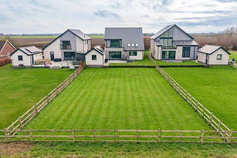 4 bedroom detached house for sale, Gipsey Drove, Gipsey Bridge, PE22
