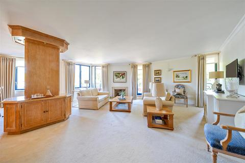 3 bedroom flat for sale, Firecrest Drive, Hampstead, NW3