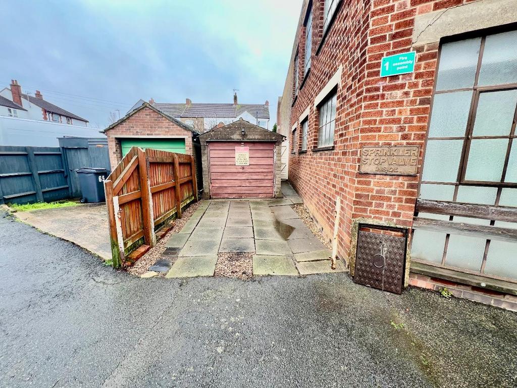 Parking & Garage (Rear Access)