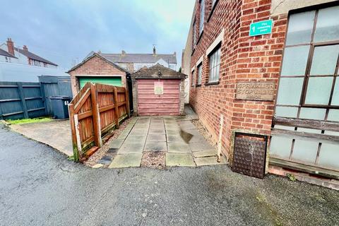 undefined, With PARKING & GARAGE - Rushton Road, Desborough