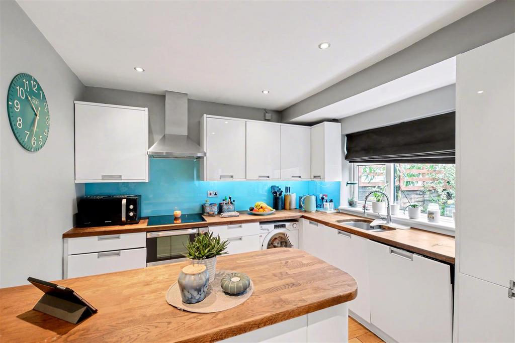 Kitchen 2.jpeg