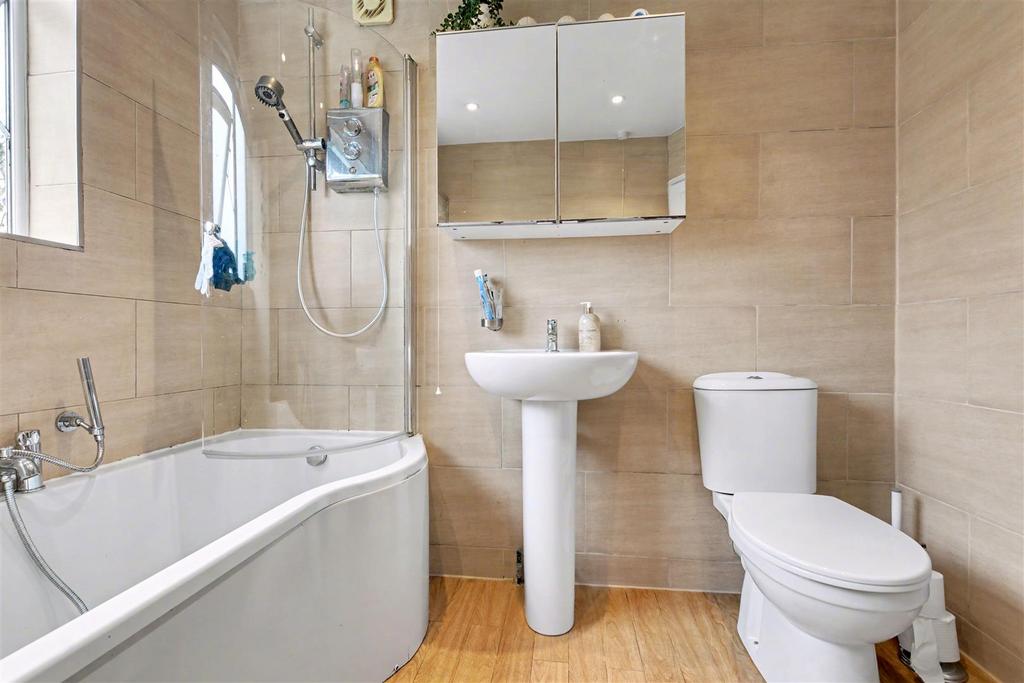 Bathroom 3.jpeg