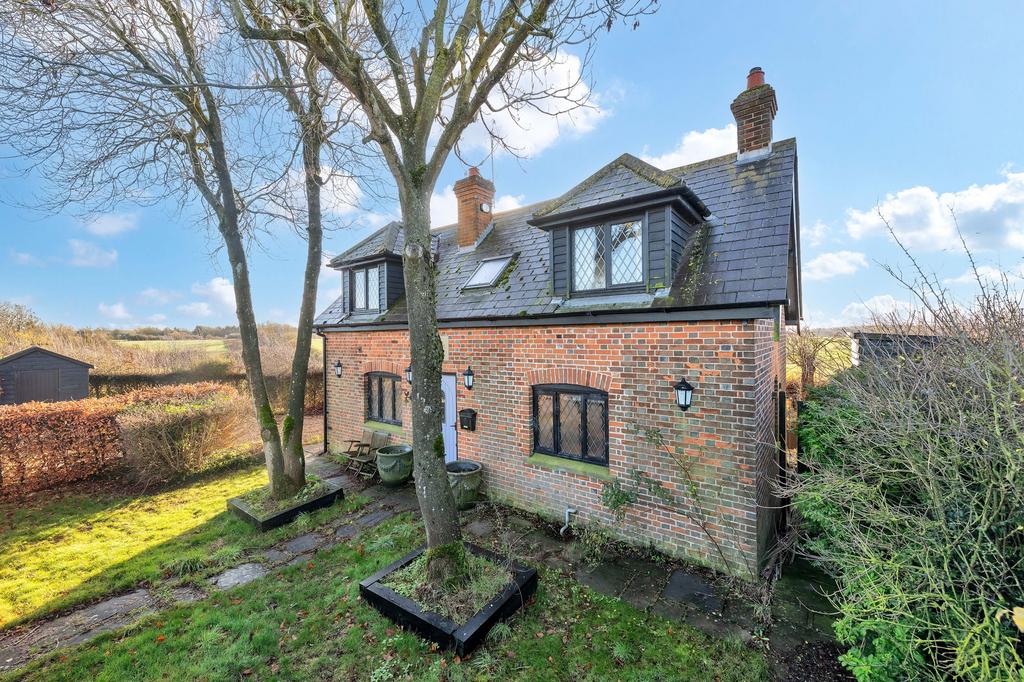 2 bedroom detached house for sale