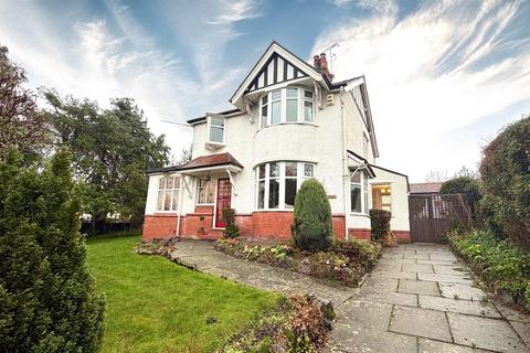 4 bedroom detached house for sale, Holyrood Avenue, Old Colwyn, Colwyn Bay