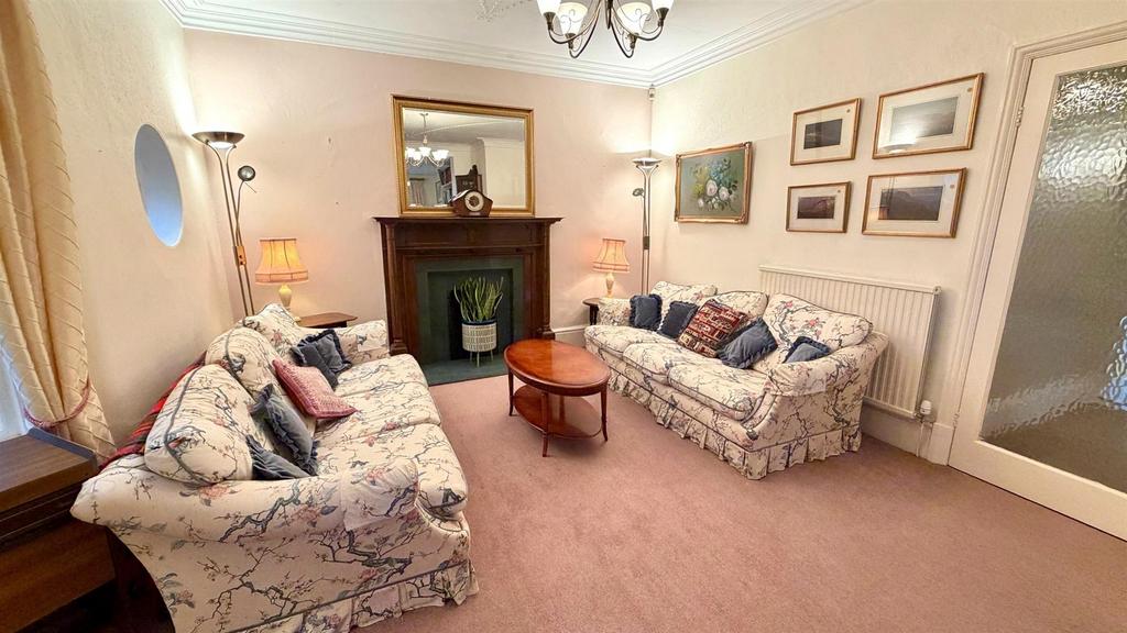 Lounge/ dining room