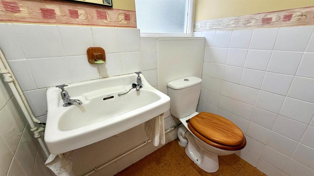 En suite 2 piece washroom
