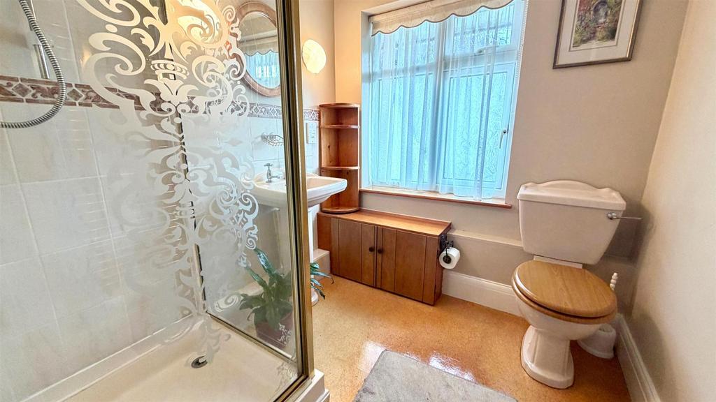 3 piece shower room